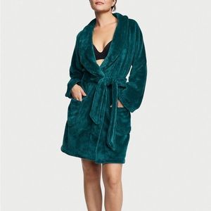 Victoria’s Secret Plush Cozy Deepest Green Holiday Robe-XS/S